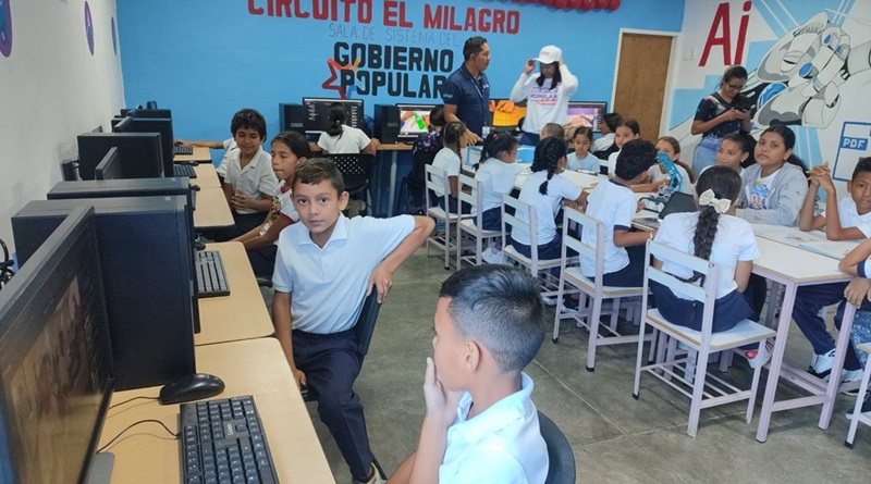 En San Juan de Los Morros entregan Infocentro Estebany Barrios  